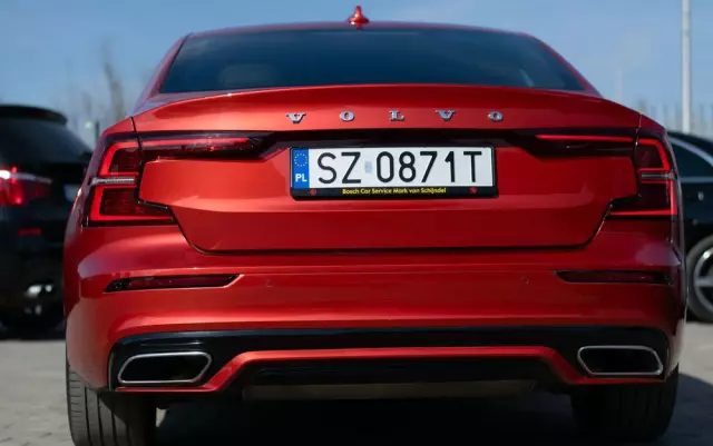 VOLVO S60 T8 Recharge AWD Geartronic RDesign