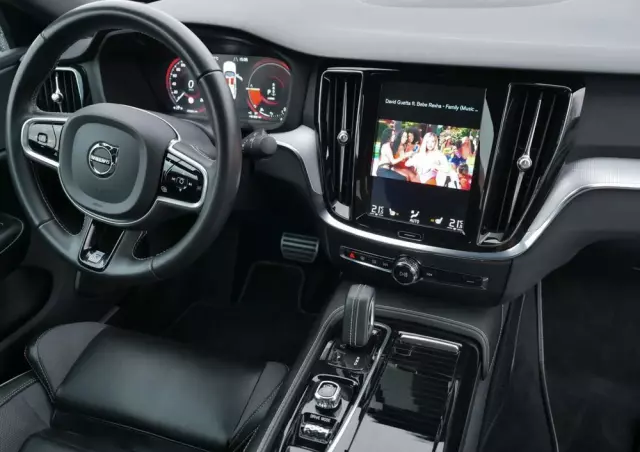 VOLVO S60 T8 Recharge AWD Geartronic RDesign