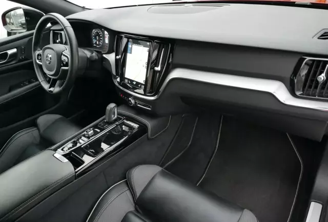 VOLVO S60 T8 Recharge AWD Geartronic RDesign