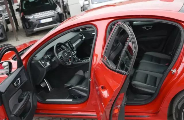 VOLVO S60 T8 Recharge AWD Geartronic RDesign