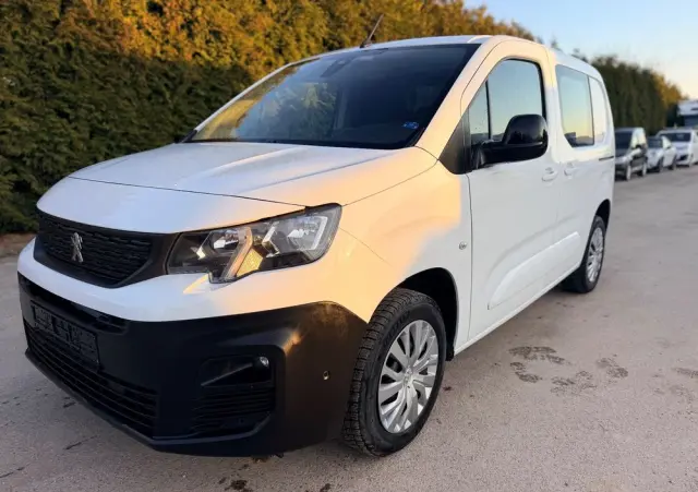 PEUGEOT Partner  21r 130 HK Niski przebieg 1wł ASO 5 dzwi Euro6.2/ford/opel/citroen 