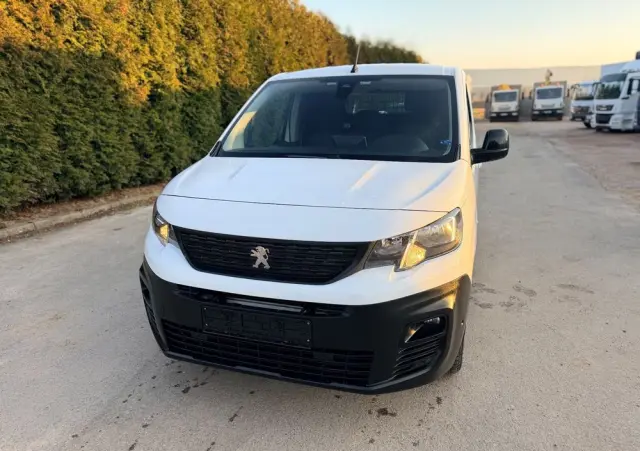 PEUGEOT Partner  21r 130 HK Niski przebieg 1wł ASO 5 dzwi Euro6.2/ford/opel/citroen 