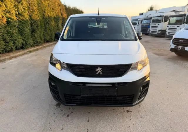 PEUGEOT Partner  21r 130 HK Niski przebieg 1wł ASO 5 dzwi Euro6.2/ford/opel/citroen 