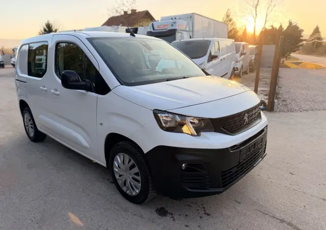 PEUGEOT Partner  21r 130 HK Niski przebieg 1wł ASO 5 dzwi Euro6.2/ford/opel/citroen 