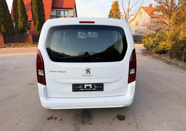 PEUGEOT Partner  21r 130 HK Niski przebieg 1wł ASO 5 dzwi Euro6.2/ford/opel/citroen 