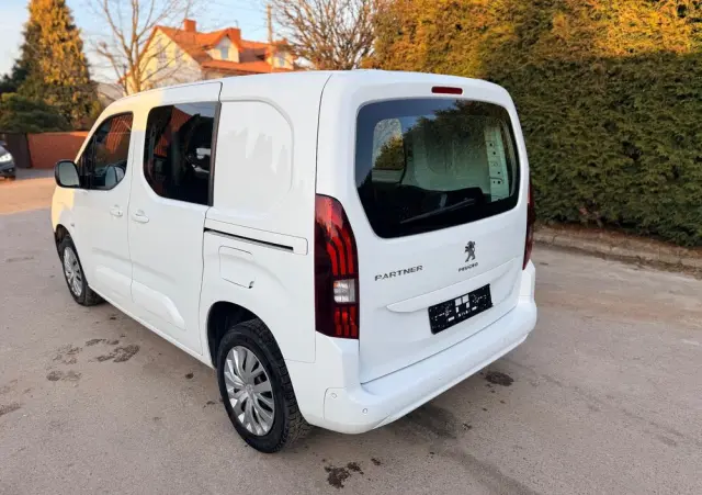 PEUGEOT Partner  21r 130 HK Niski przebieg 1wł ASO 5 dzwi Euro6.2/ford/opel/citroen 