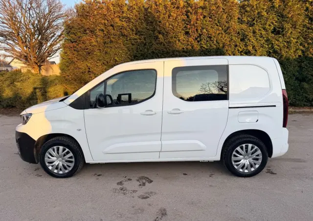 PEUGEOT Partner  21r 130 HK Niski przebieg 1wł ASO 5 dzwi Euro6.2/ford/opel/citroen 