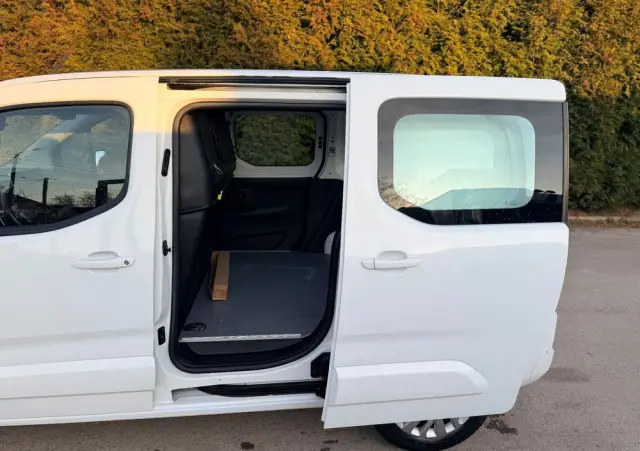 PEUGEOT Partner  21r 130 HK Niski przebieg 1wł ASO 5 dzwi Euro6.2/ford/opel/citroen 