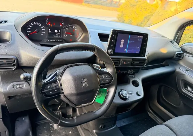 PEUGEOT Partner  21r 130 HK Niski przebieg 1wł ASO 5 dzwi Euro6.2/ford/opel/citroen 