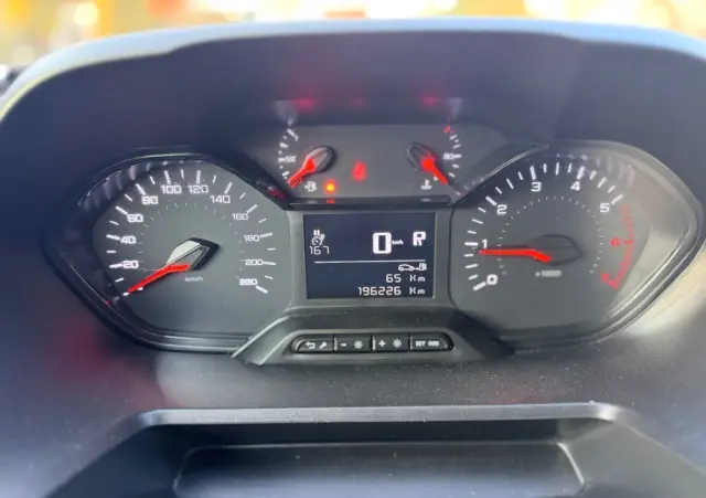 PEUGEOT Partner  21r 130 HK Niski przebieg 1wł ASO 5 dzwi Euro6.2/ford/opel/citroen 