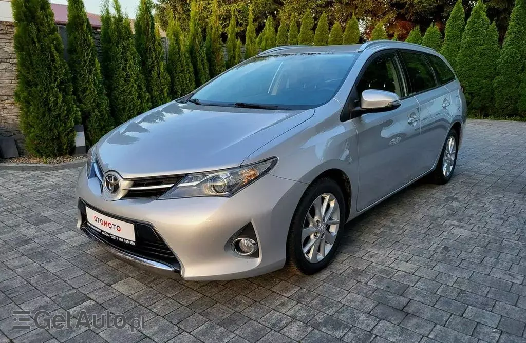 TOYOTA Auris 
