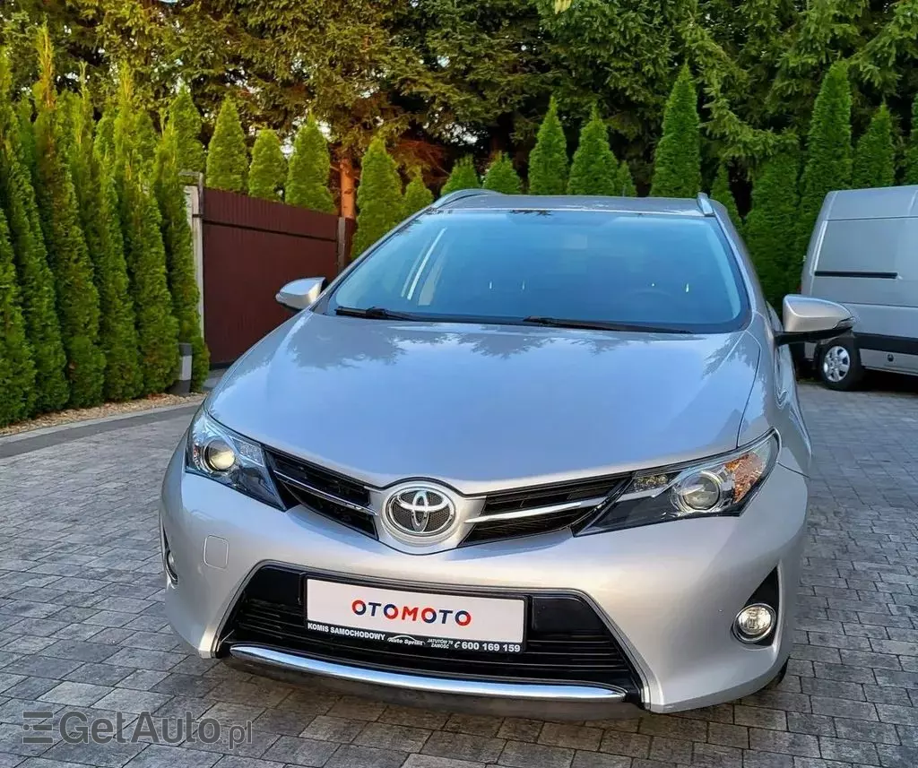 TOYOTA Auris 