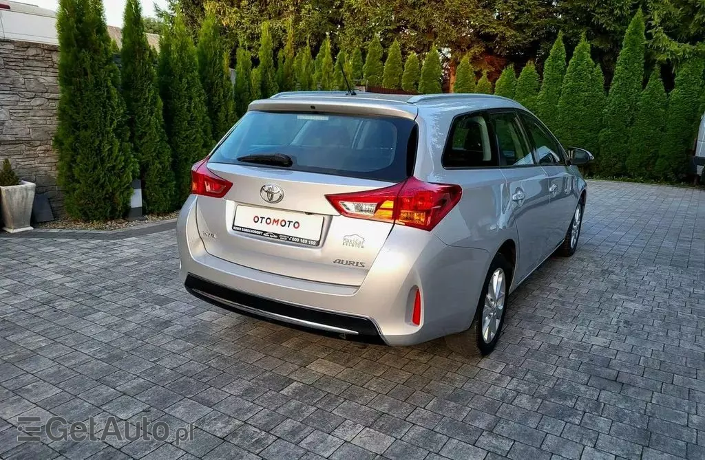 TOYOTA Auris 