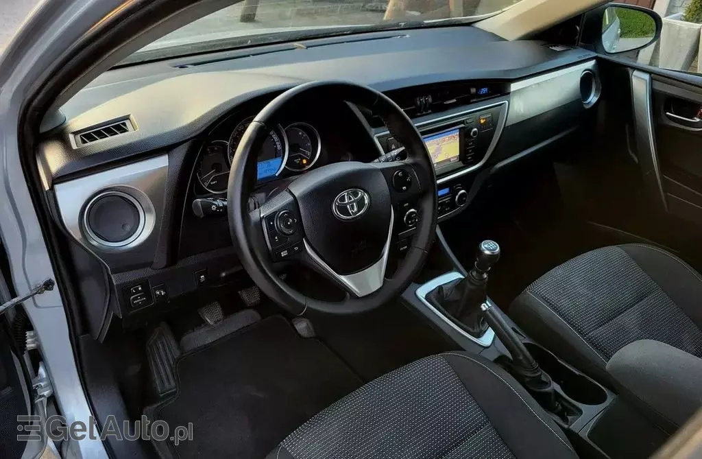 TOYOTA Auris 