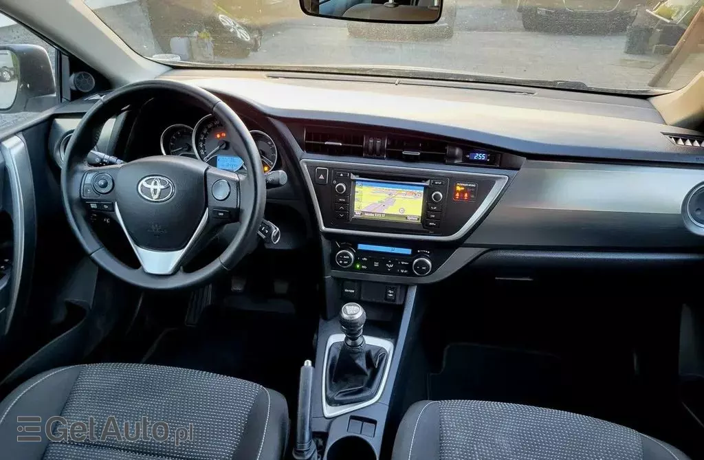TOYOTA Auris 