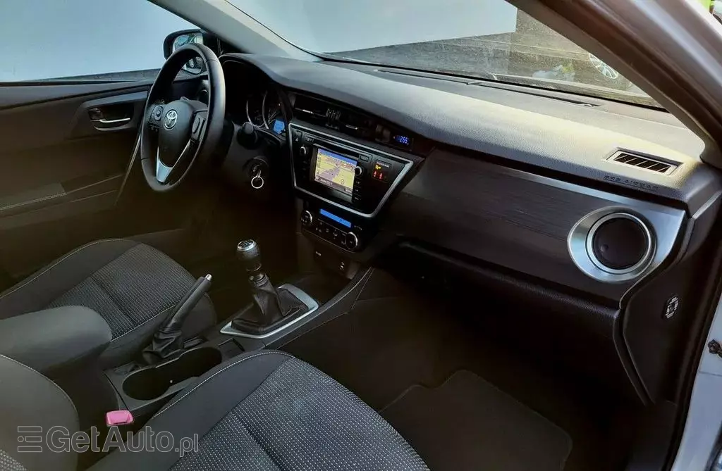 TOYOTA Auris 
