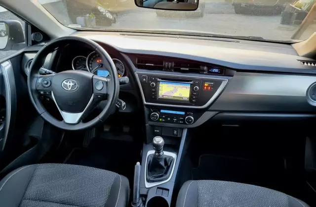 TOYOTA Auris 