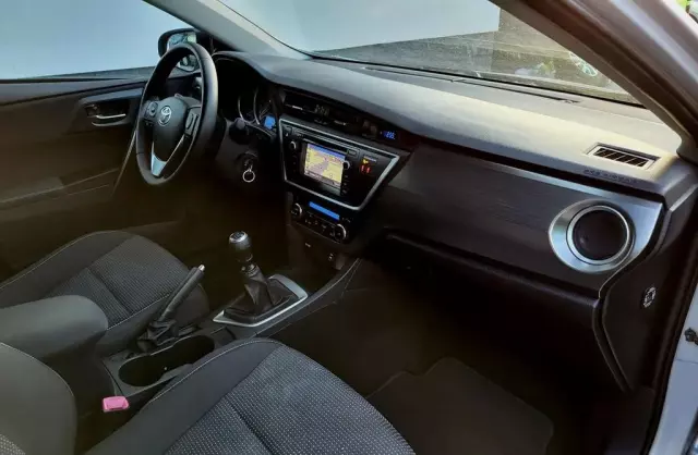 TOYOTA Auris 