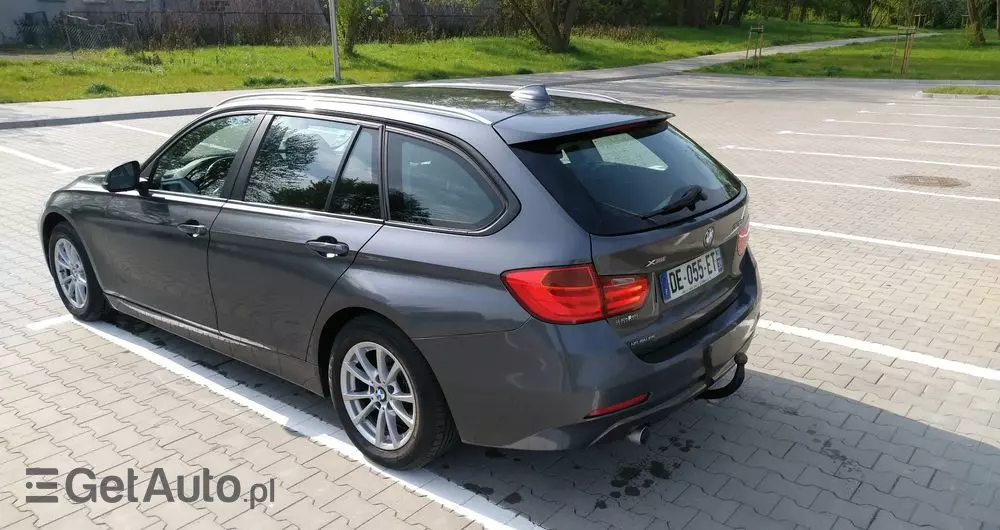 BMW Seria 3 320d Touring xDrive Sport-Aut Luxury Line