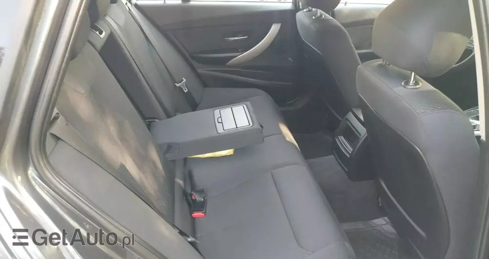 BMW Seria 3 320d Touring xDrive Sport-Aut Luxury Line