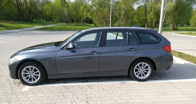 BMW Seria 3 320d Touring xDrive Sport-Aut Luxury Line
