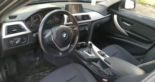 BMW Seria 3 320d Touring xDrive Sport-Aut Luxury Line