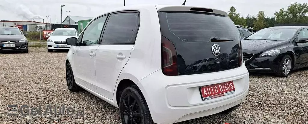 VOLKSWAGEN Up! 