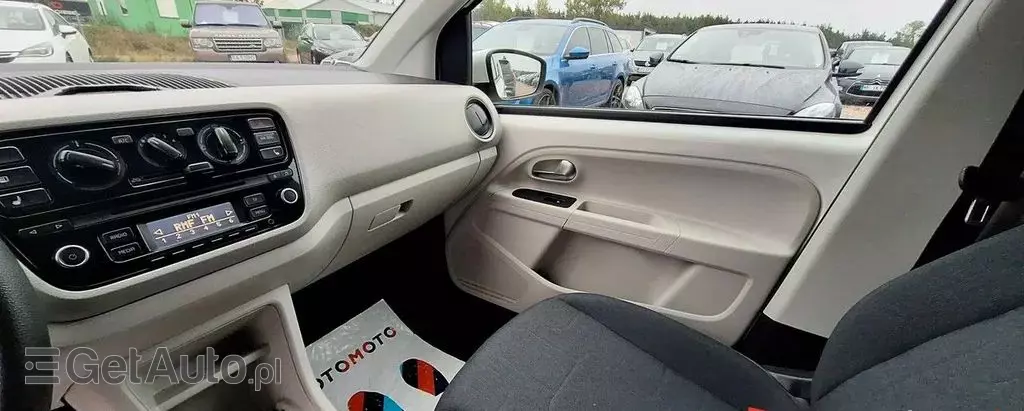 VOLKSWAGEN Up! 