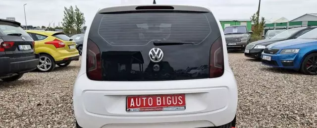 VOLKSWAGEN Up! 
