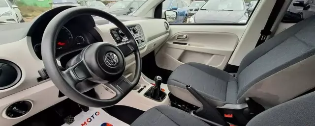 VOLKSWAGEN Up! 