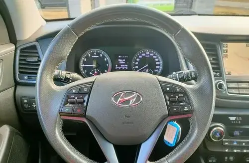 HYUNDAI Tucson 