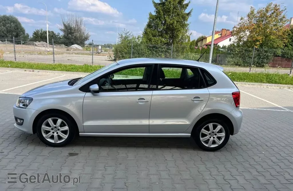 VOLKSWAGEN Polo 