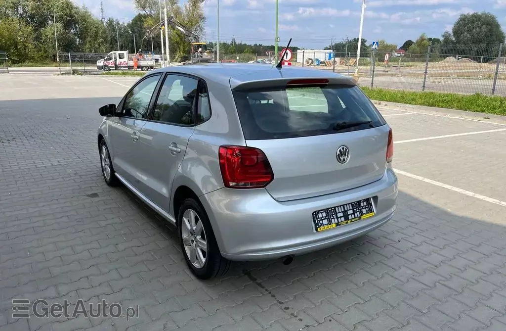 VOLKSWAGEN Polo 