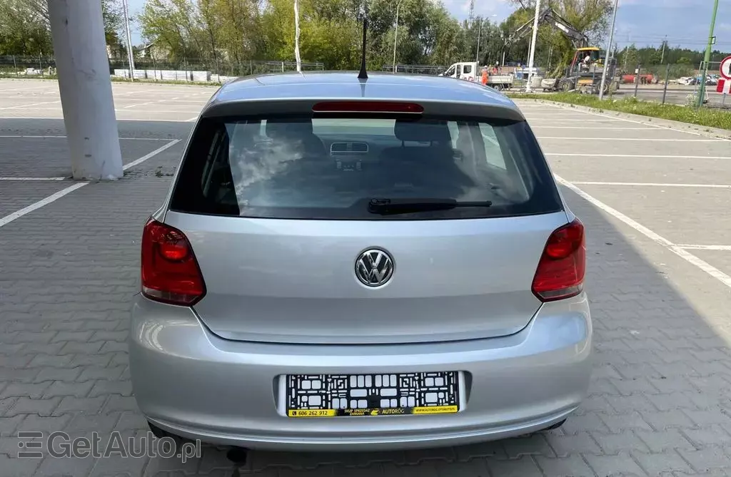 VOLKSWAGEN Polo 