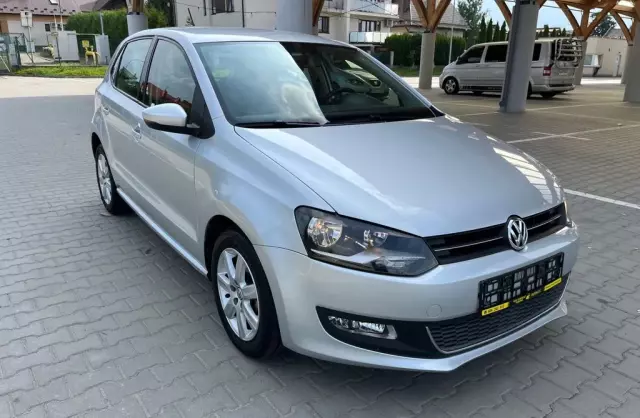 VOLKSWAGEN Polo 