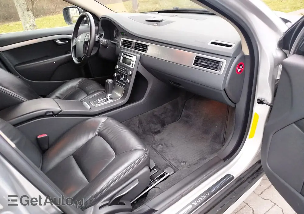 VOLVO XC 70 3.2 AWD Momentum