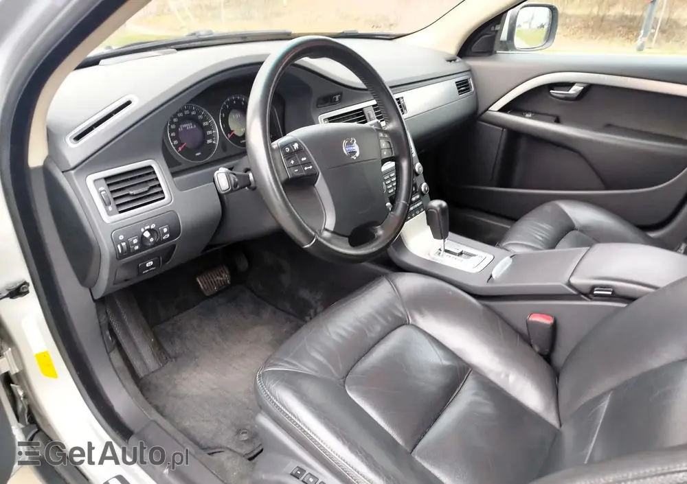 VOLVO XC 70 3.2 AWD Momentum