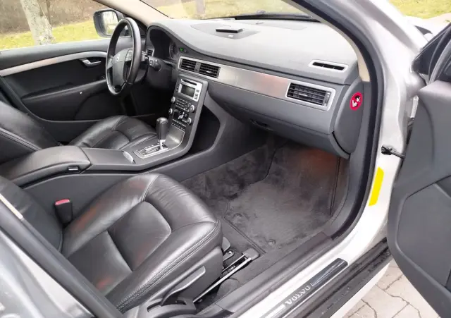 VOLVO XC 70 3.2 AWD Momentum