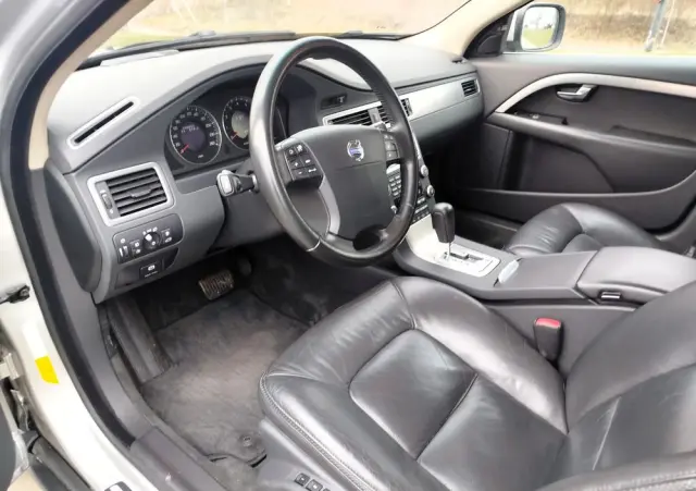 VOLVO XC 70 3.2 AWD Momentum