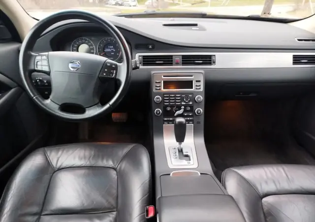 VOLVO XC 70 3.2 AWD Momentum