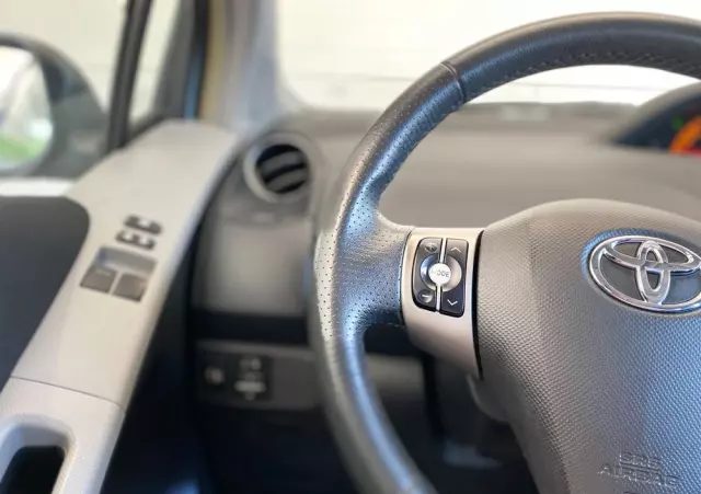 TOYOTA Yaris 1.33 Sol