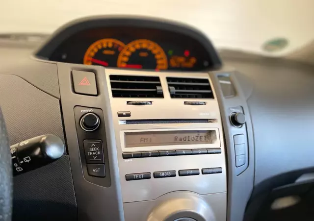 TOYOTA Yaris 1.33 Sol