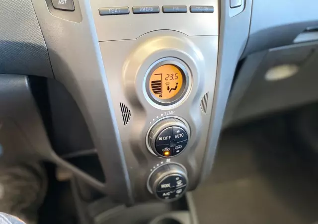 TOYOTA Yaris 1.33 Sol