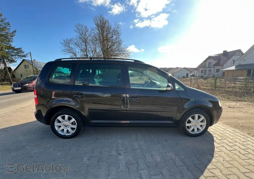 VOLKSWAGEN Touran 