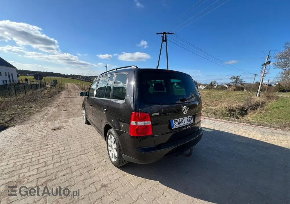 VOLKSWAGEN Touran 