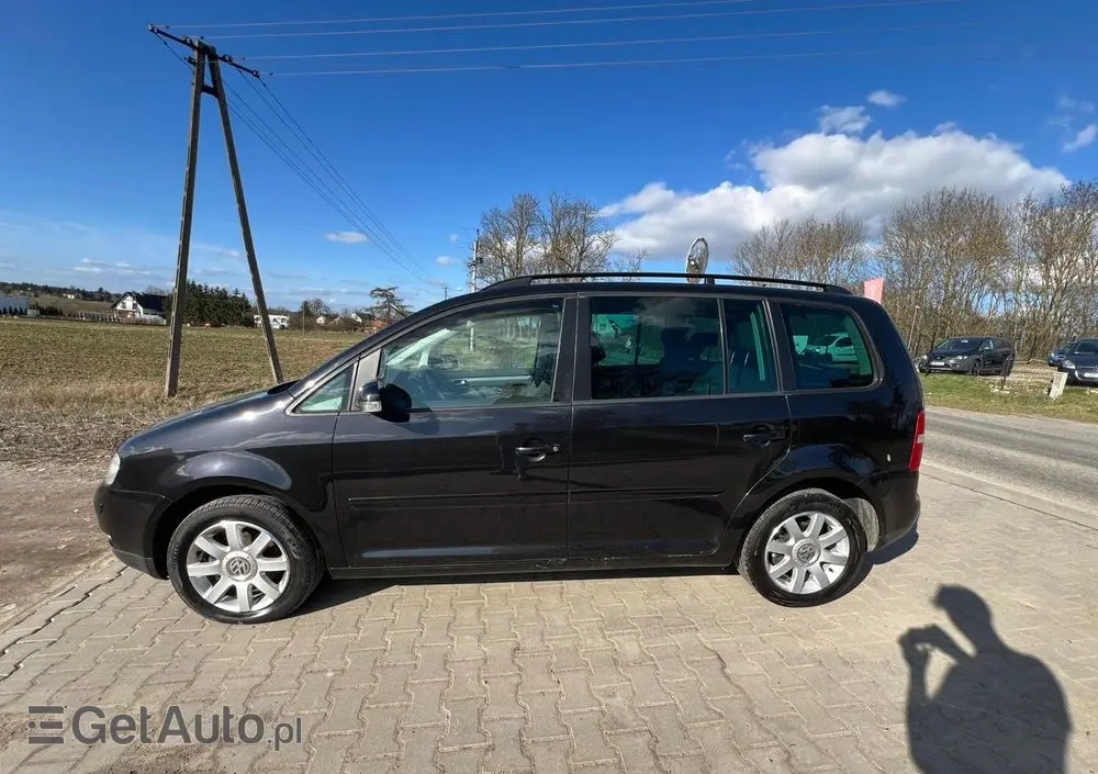 VOLKSWAGEN Touran 