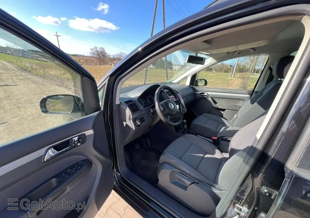 VOLKSWAGEN Touran 