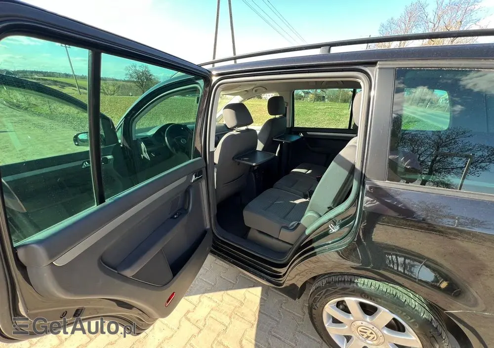 VOLKSWAGEN Touran 