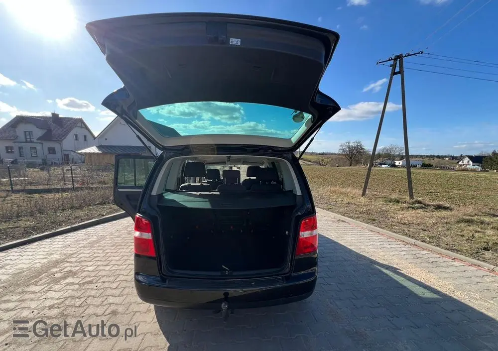 VOLKSWAGEN Touran 