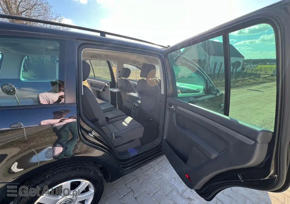 VOLKSWAGEN Touran 